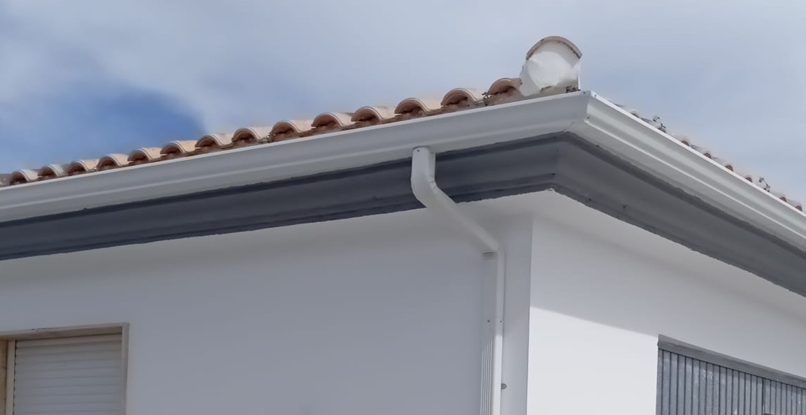 Detalle de canalón de aluminio